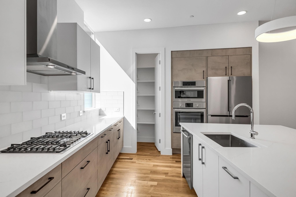 426 W 9th Street - Photo 11