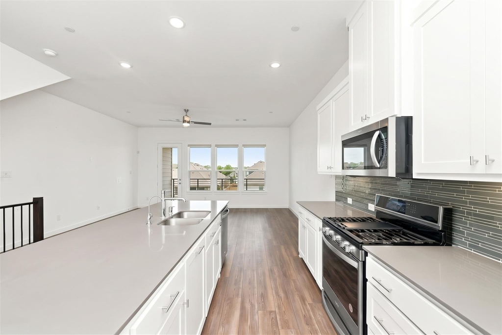 695 Vista Del Lago Drive - Photo 8