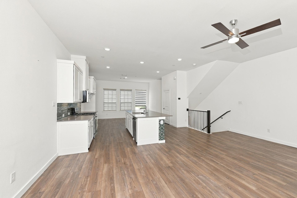 695 Vista Del Lago Drive - Photo 11