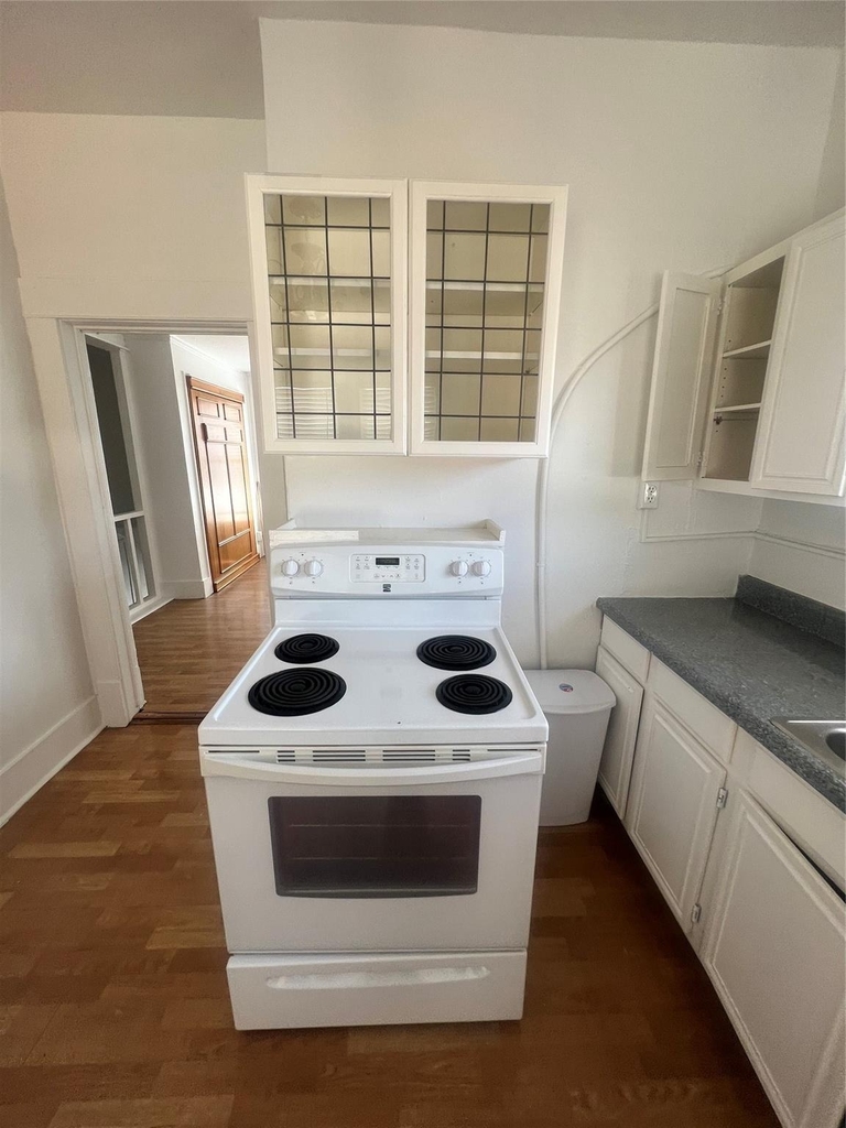 4033 Cole Avenue - Photo 4
