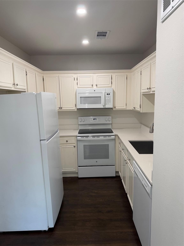 3929 Gilbert Avenue - Photo 4