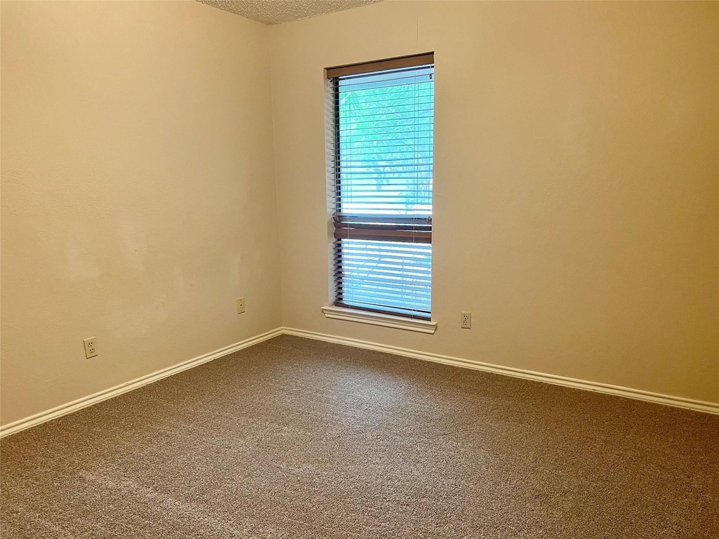 932 Old Mill Circle - Photo 4