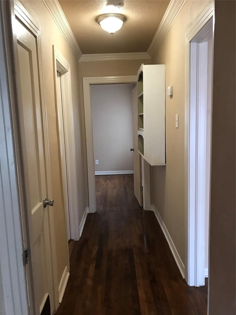 1910 N Travis Street - Photo 9