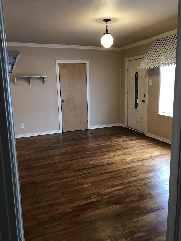 1910 N Travis Street - Photo 7