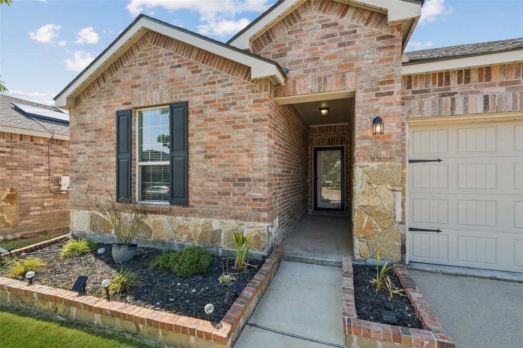 409 Mariscal Place - Photo 1