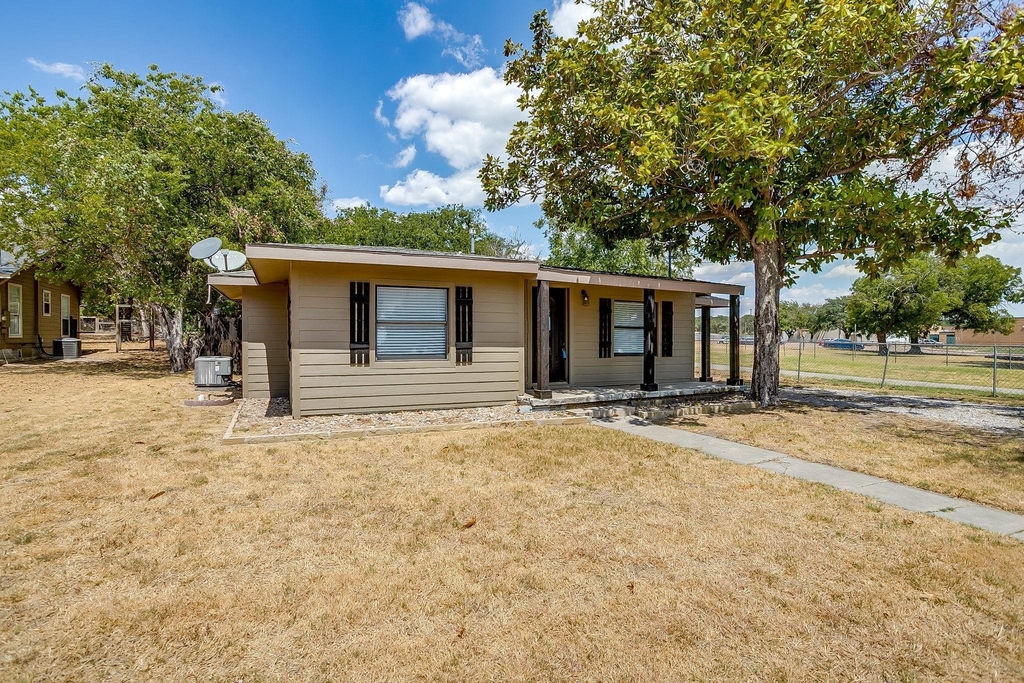 913 Jameson Street - Photo 0
