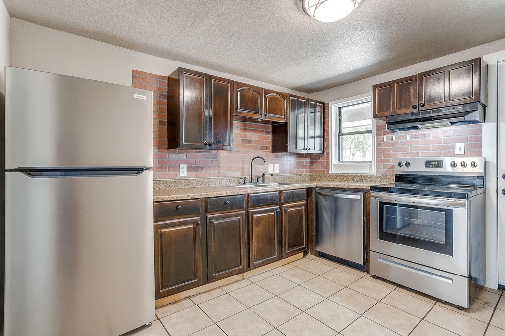 913 Jameson Street - Photo 8
