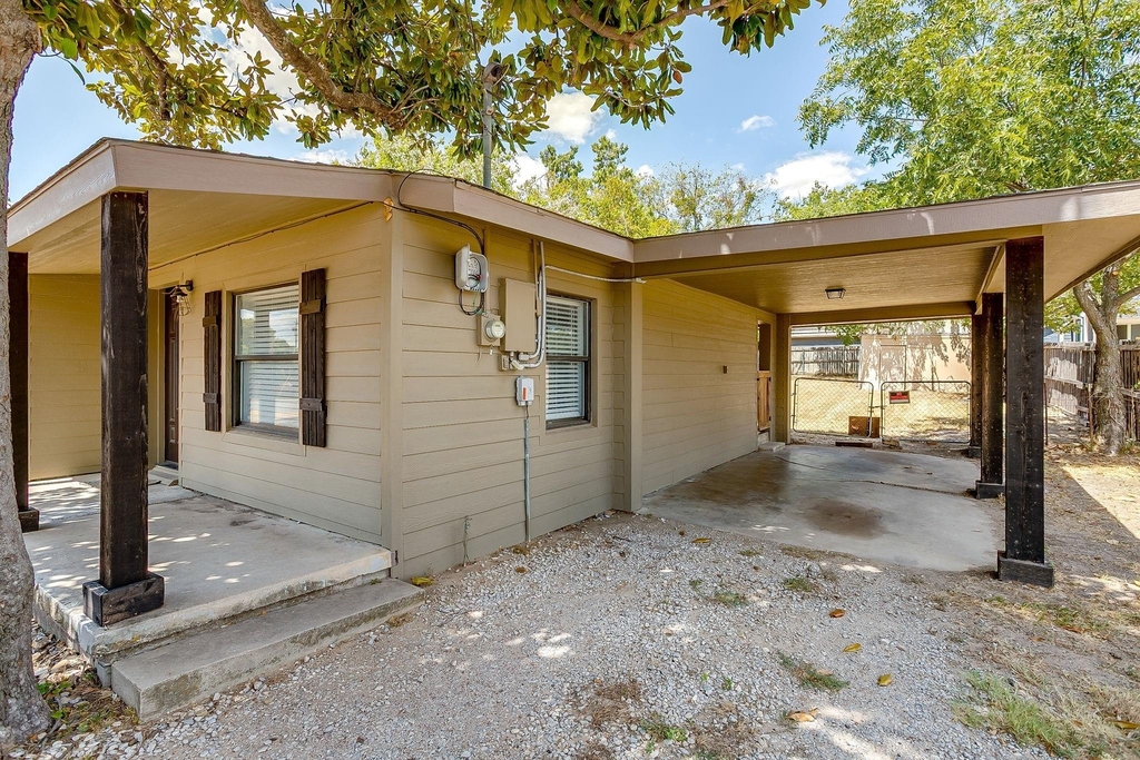 913 Jameson Street - Photo 1