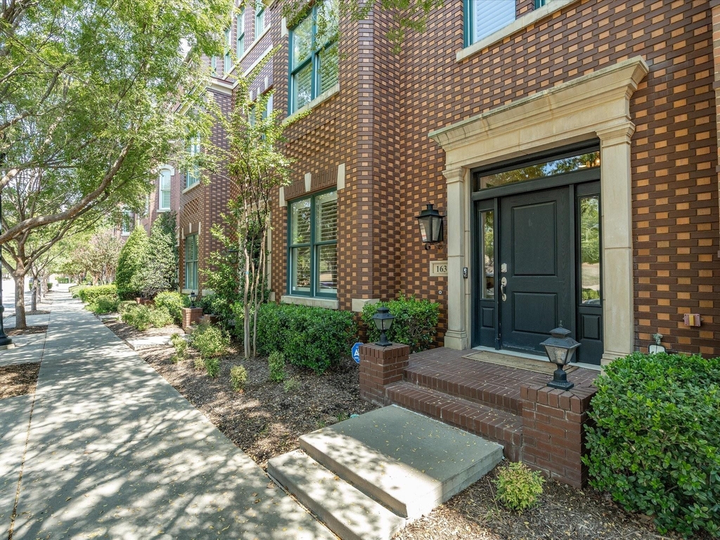 163 Summit Avenue - Photo 3