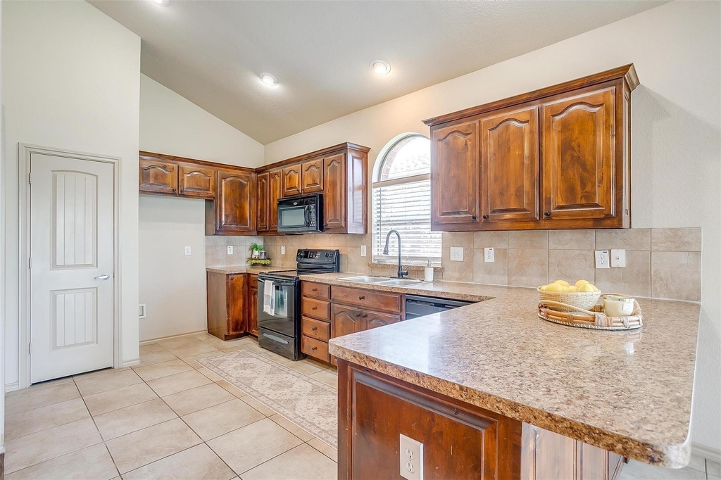 1136 Roping Reins Way - Photo 8