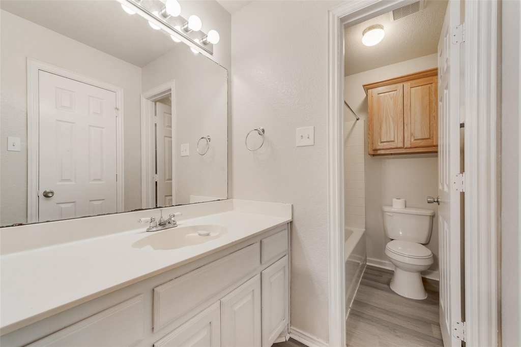 220 Hollywood Drive - Photo 12
