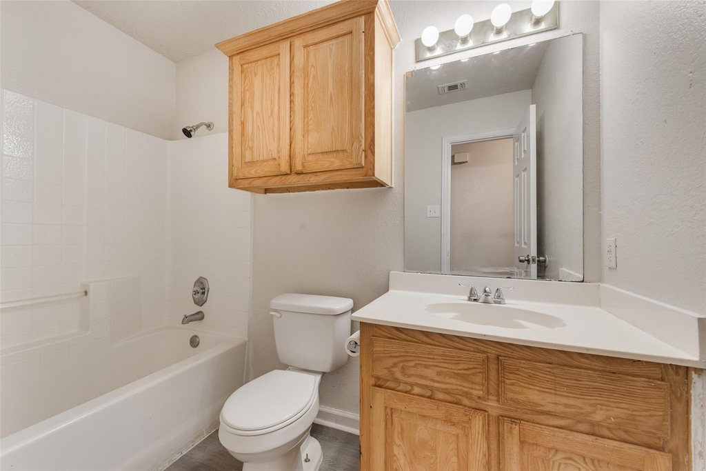 220 Hollywood Drive - Photo 15