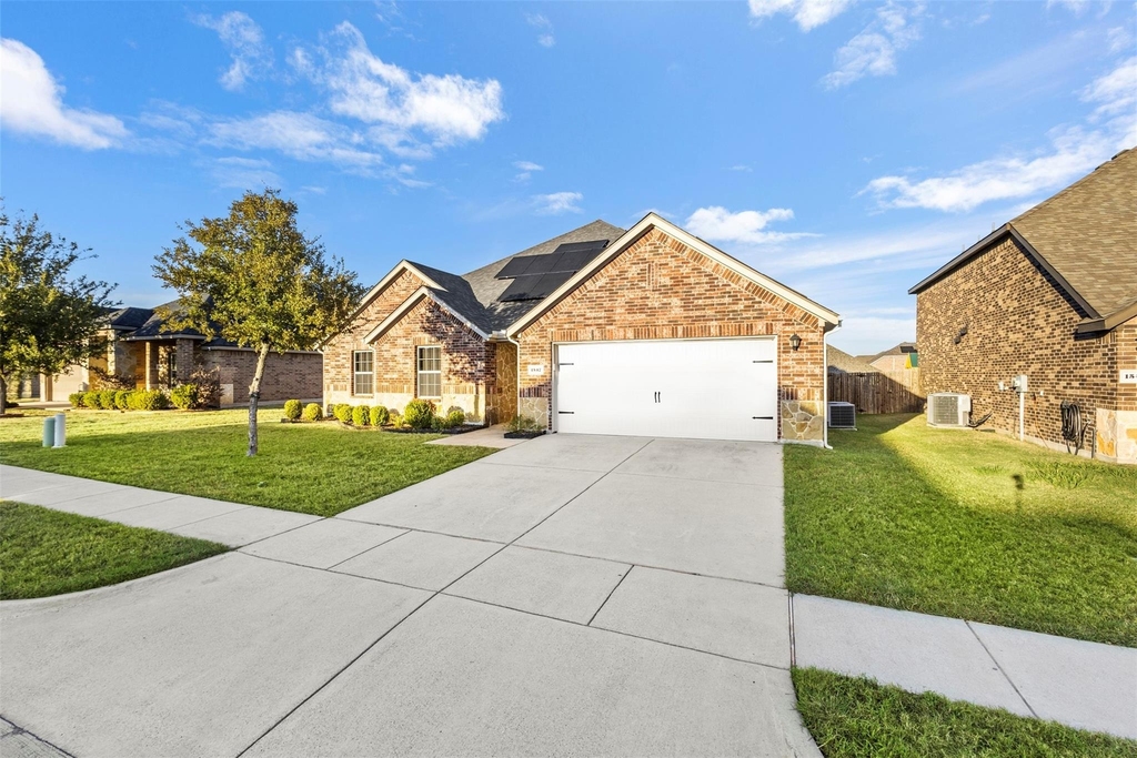 1547 Meadowlake Drive - Photo 2