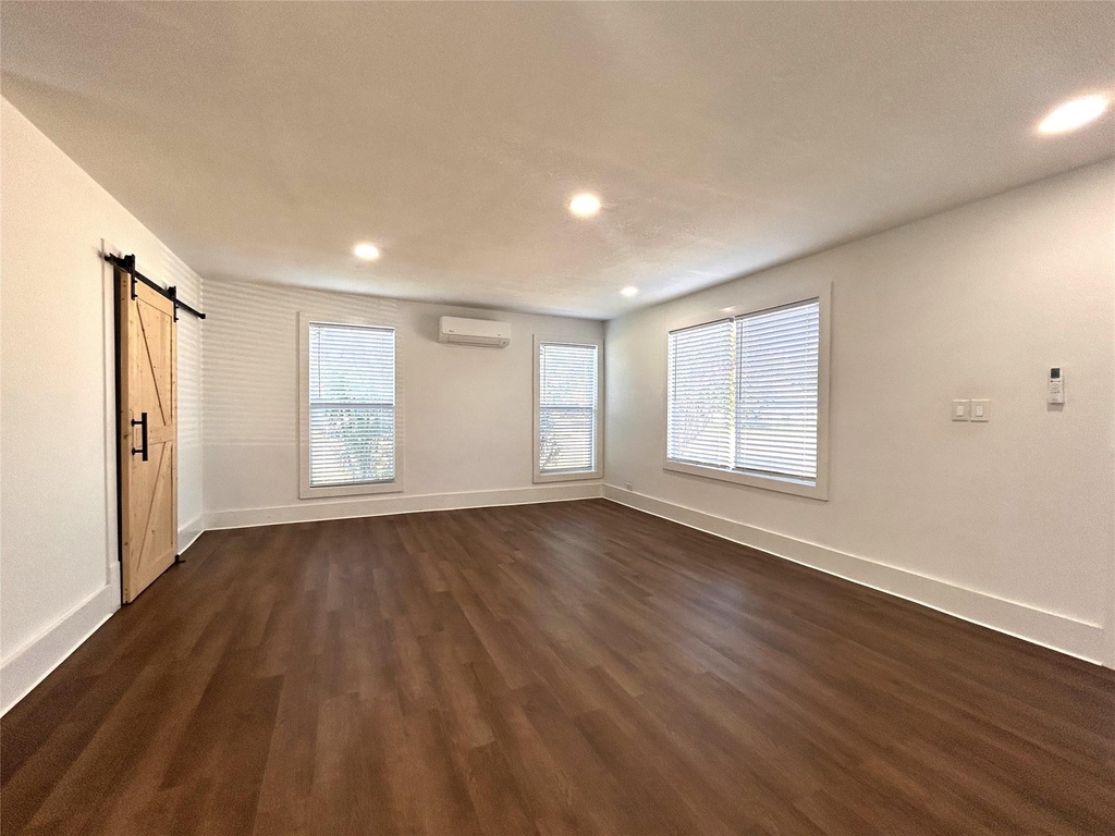 1120 N Ross Avenue - Photo 2