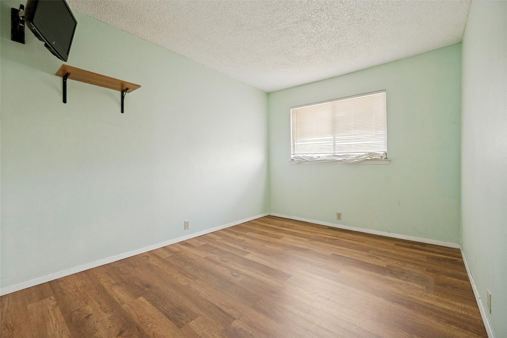 11916 Leisure Drive - Photo 11