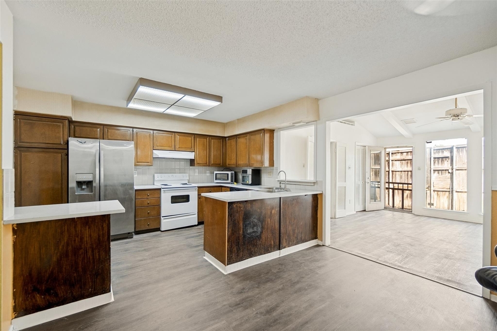 11916 Leisure Drive - Photo 10