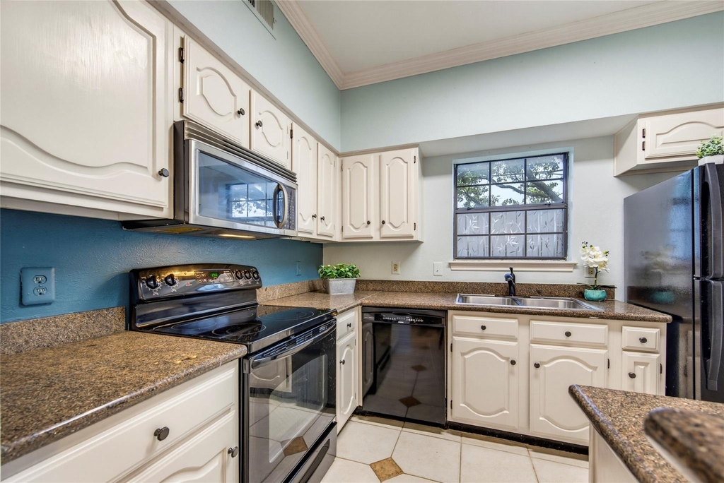 2835 Keller Springs Road - Photo 8