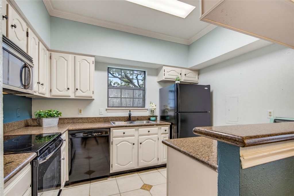 2835 Keller Springs Road - Photo 9