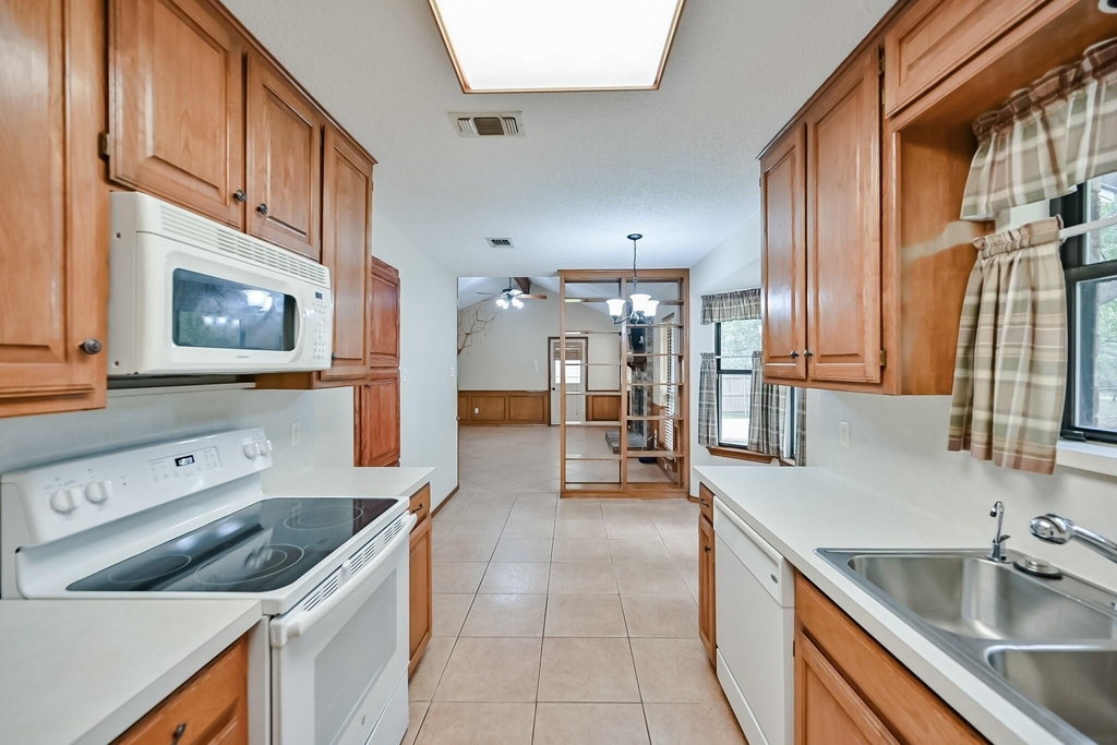 104 Hilltop Drive - Photo 4
