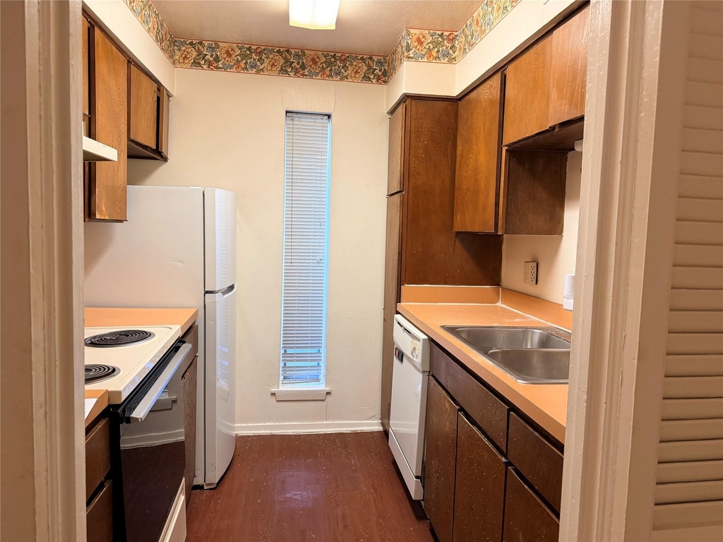 12888 Montfort Drive - Photo 2