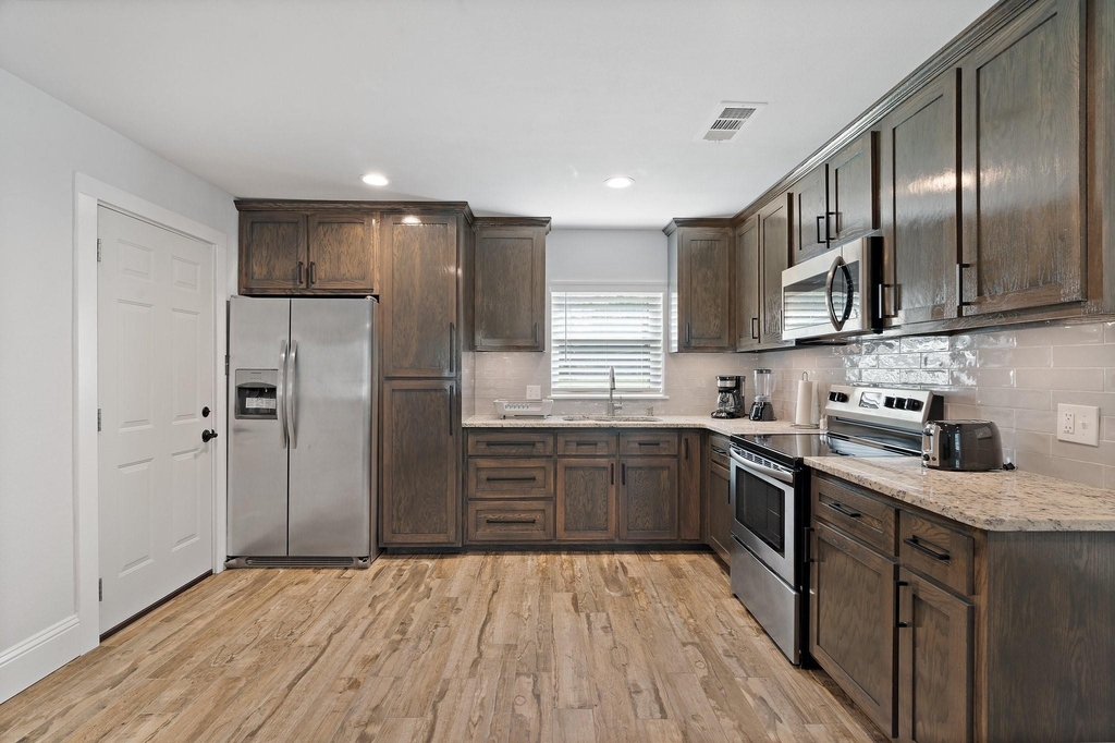 3308 Alaska Avenue - Photo 3