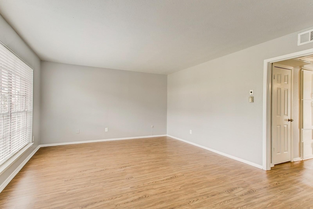 2200 W Lowden Street - Photo 5