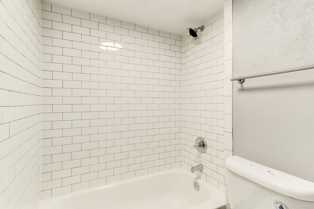 2200 W Lowden Street - Photo 13