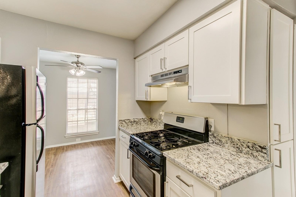 2200 W Lowden Street - Photo 3