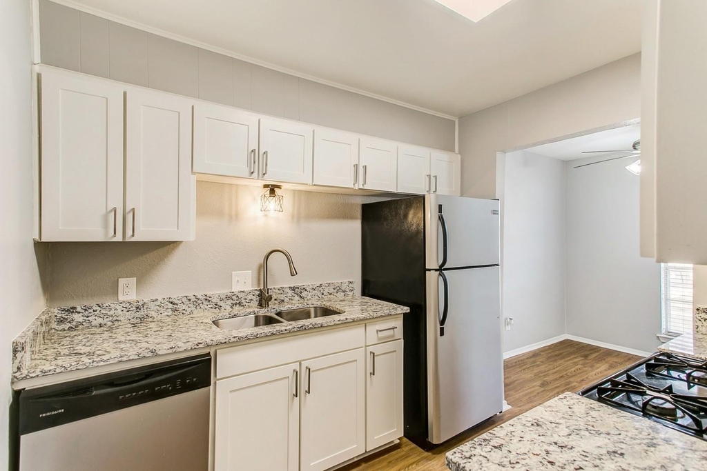 2200 W Lowden Street - Photo 0