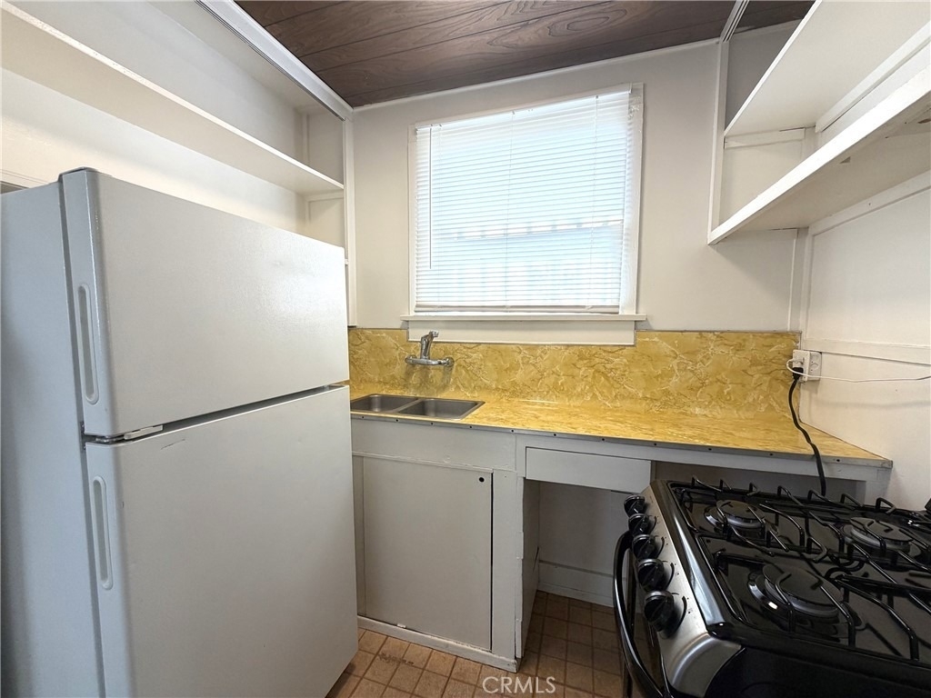 3817 Ivar Avenue - Photo 5
