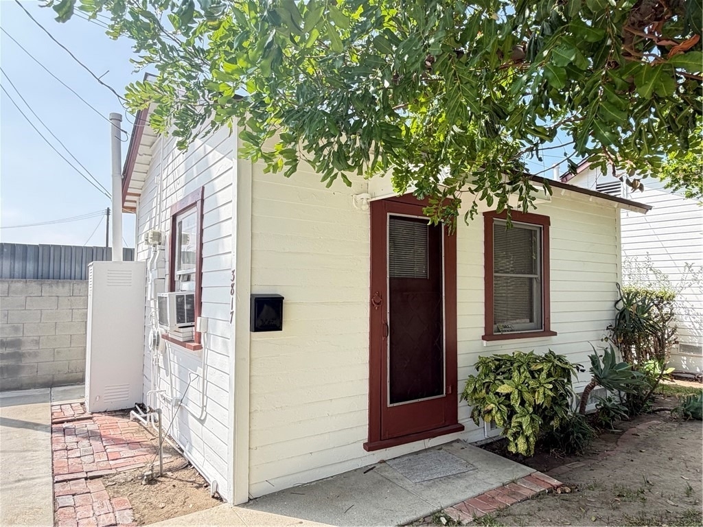 3817 Ivar Avenue - Photo 1