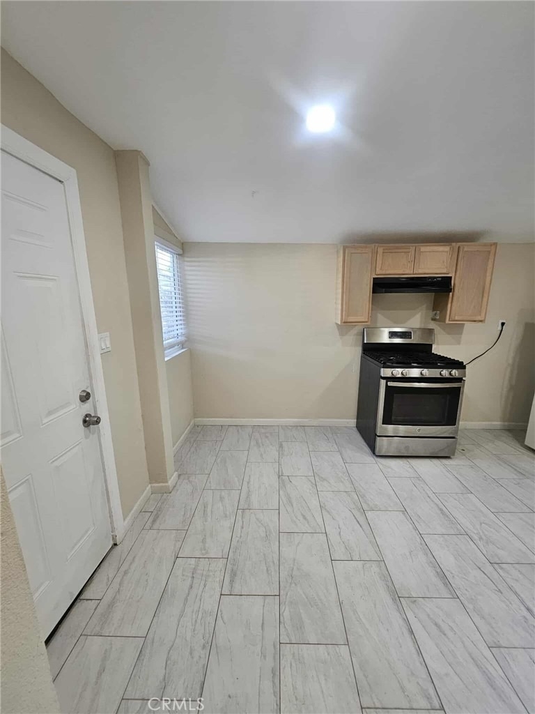 814 E E Street - Photo 5