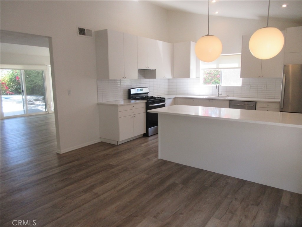 24300 Hatteras Street - Photo 10