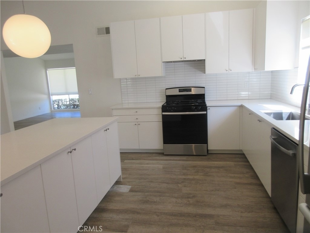 24300 Hatteras Street - Photo 6