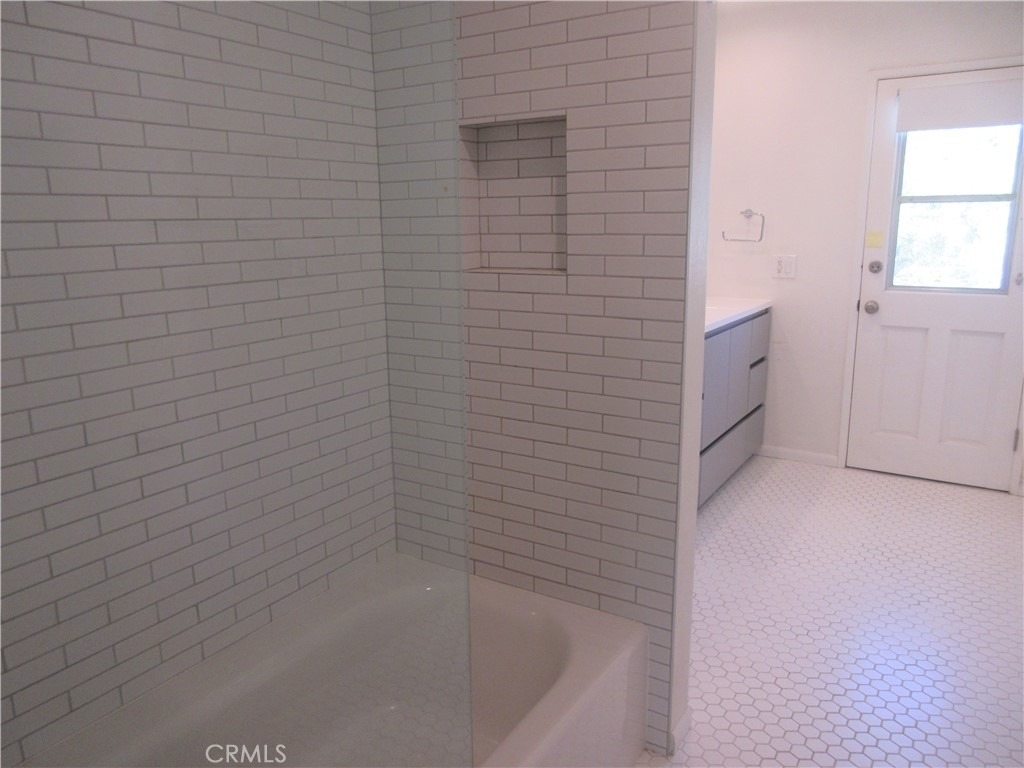 24300 Hatteras Street - Photo 20