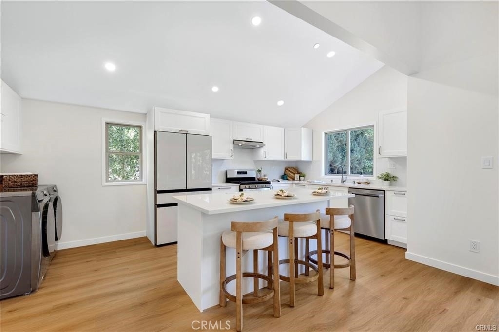 5759 Jamieson Avenue - Photo 3
