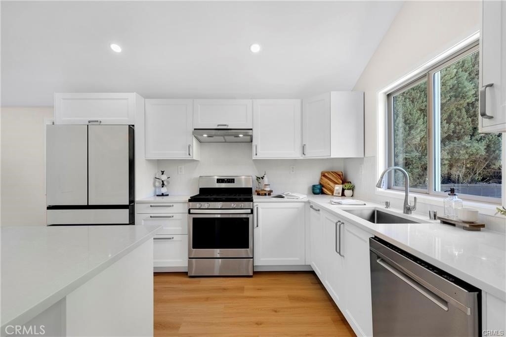 5759 Jamieson Avenue - Photo 7