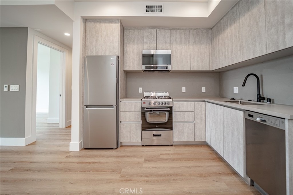 2828 London Street - Photo 3