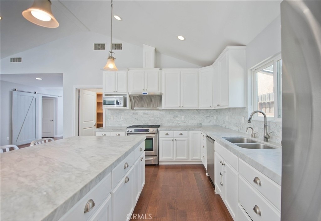 17343 Martha Street - Photo 3