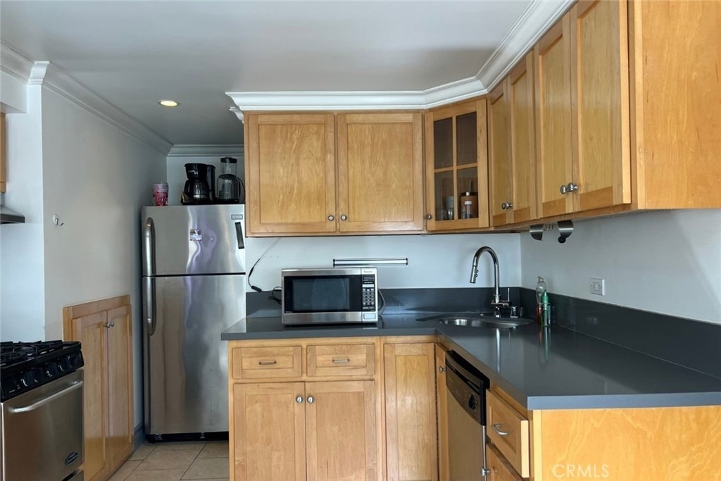 940 Hilldale Ave - Photo 4
