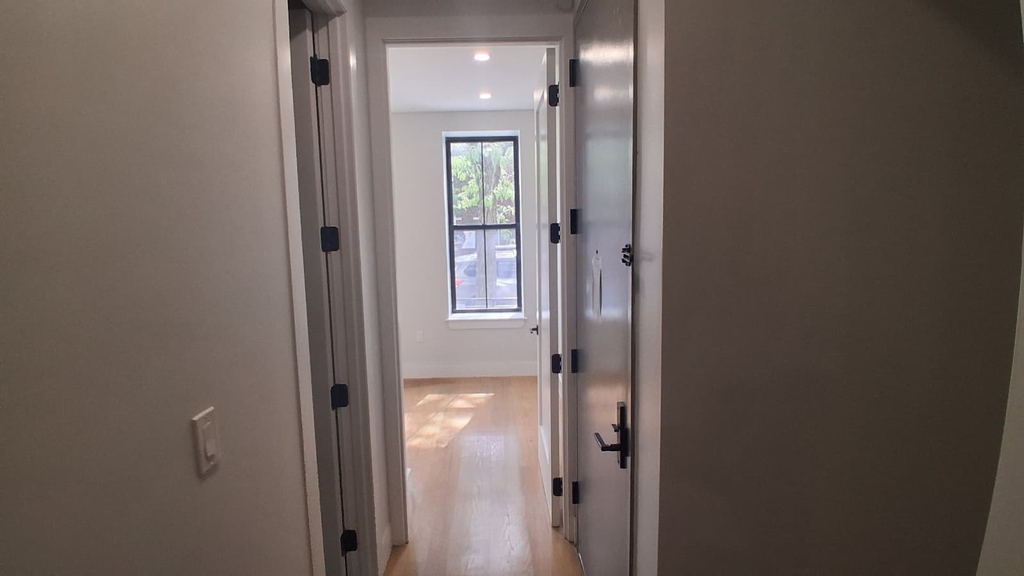 62-15 Catalpa Avenue - Photo 10
