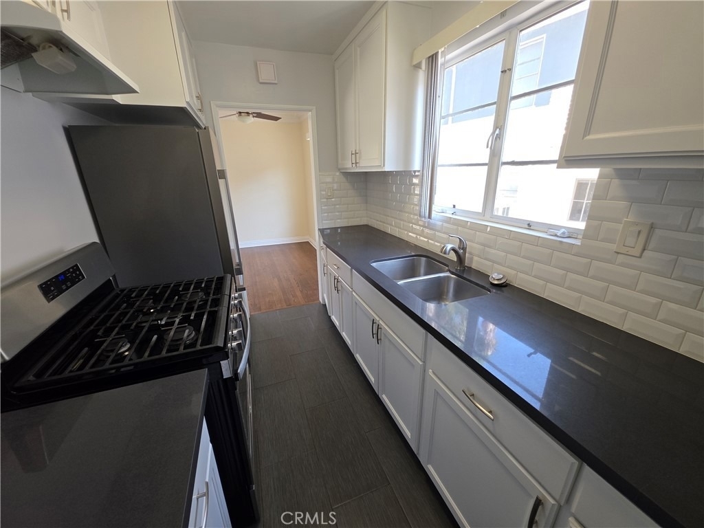 579 Levering Avenue - Photo 5