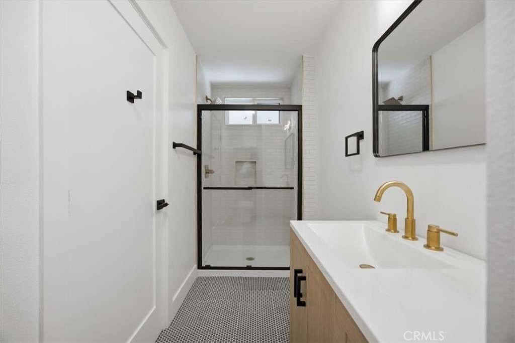 2418 Clark - Photo 10