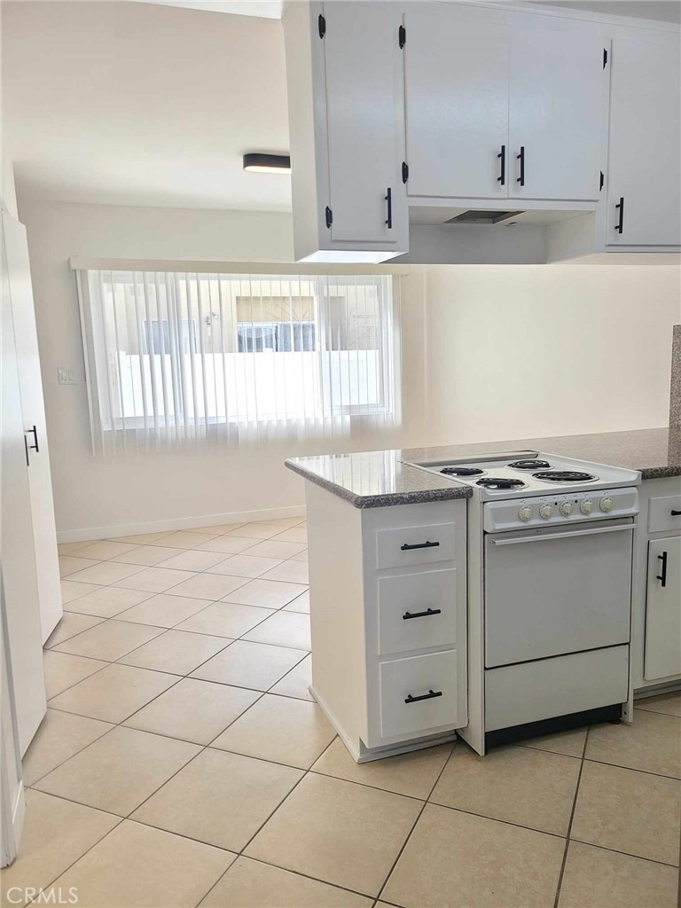2758 Orange Avenue - Photo 2
