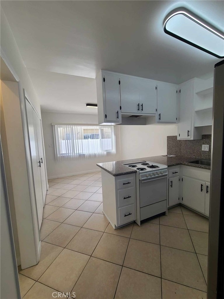 2758 Orange Avenue - Photo 3
