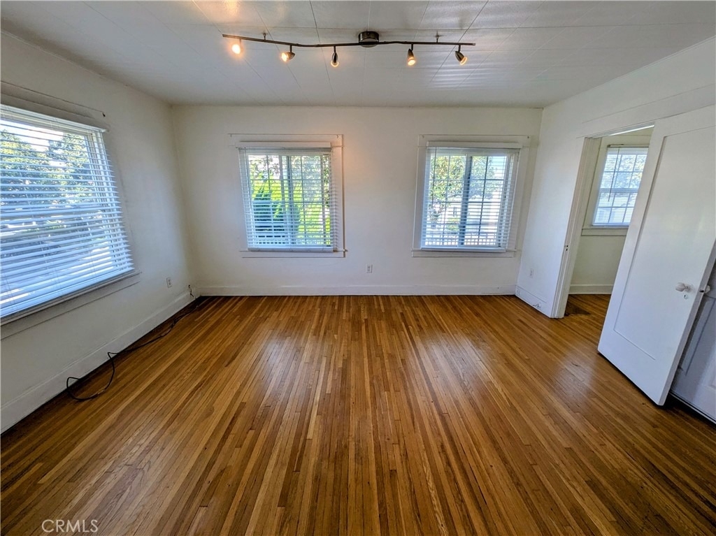1816 E 1st Street - Photo 2