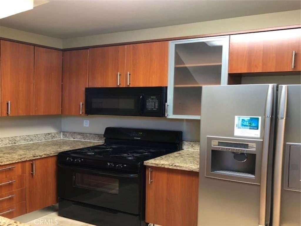 620 S Gramercy - Photo 0
