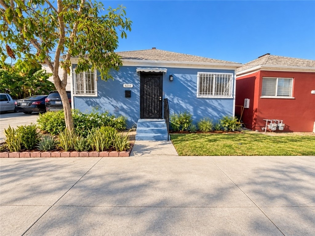6207 Crenshaw - Photo 1