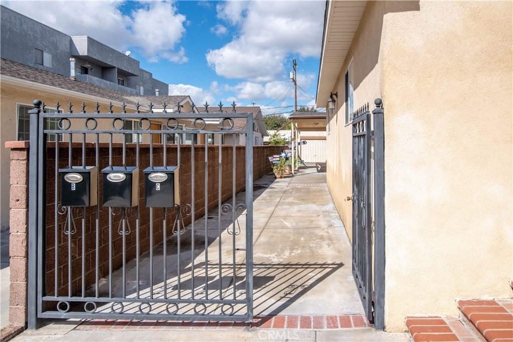 1159 Raymond Ave - Photo 3