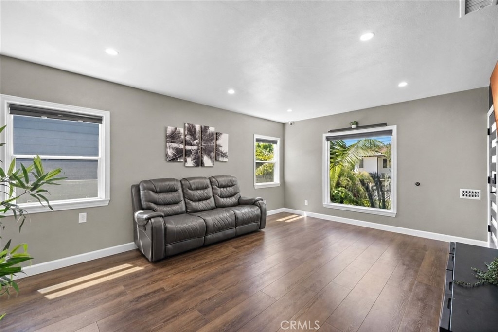 348 S Walker - Photo 5